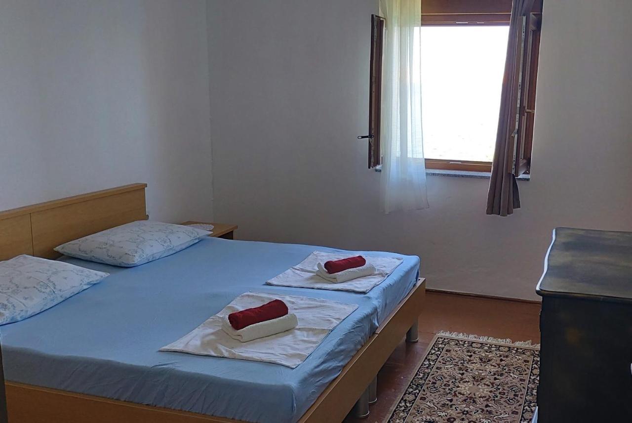 Apartmani Ana 카를로바크 외부 사진