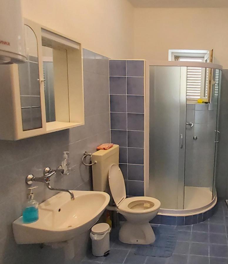 Apartmani Ana 카를로바크 외부 사진